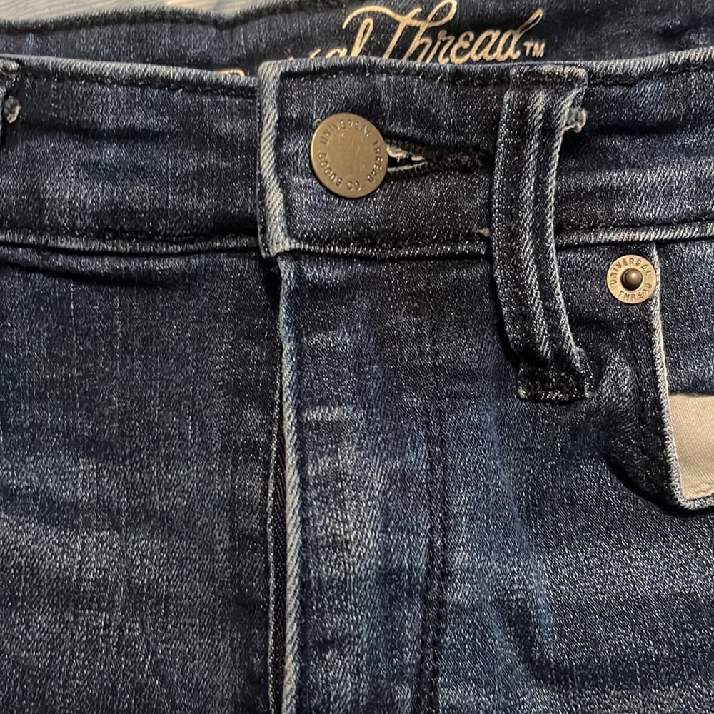 Universal Thread Shorts - Picture 2 of 4